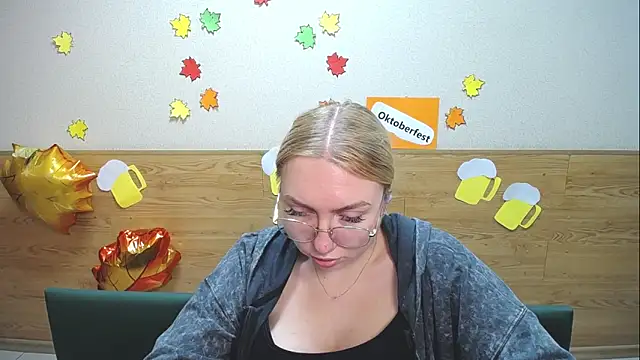 BeatriceFly online show from September 19, 1:10 pm