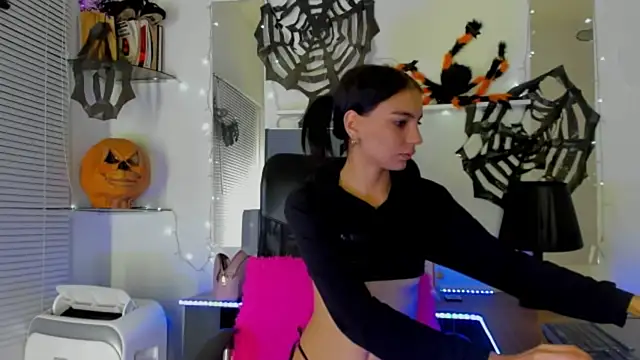 YUKIODAVIS online show from October 17, 12:52 pm