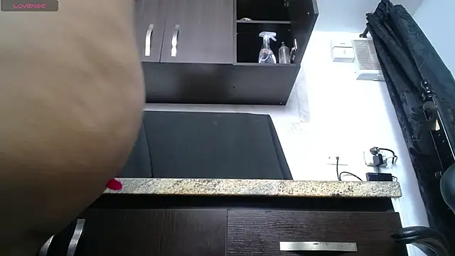 Snapshot of iniyalaboni chatting on October 14, 8:22 pm iniyalaboni online show from October 14, 8:22 pm