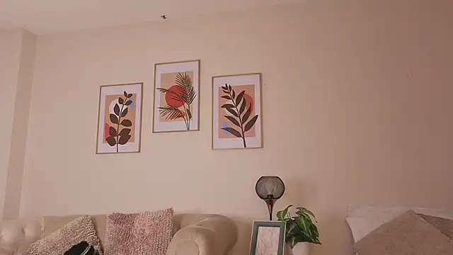 DahianaWalcott online show from March 18, 9:09 pm