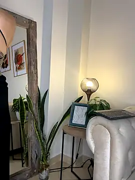 DahianaWalcott online show from October 10, 5:29 pm