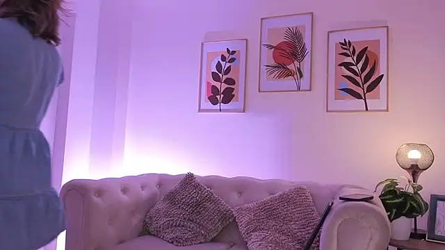 DahianaWalcott online show from February 10, 7:17 pm