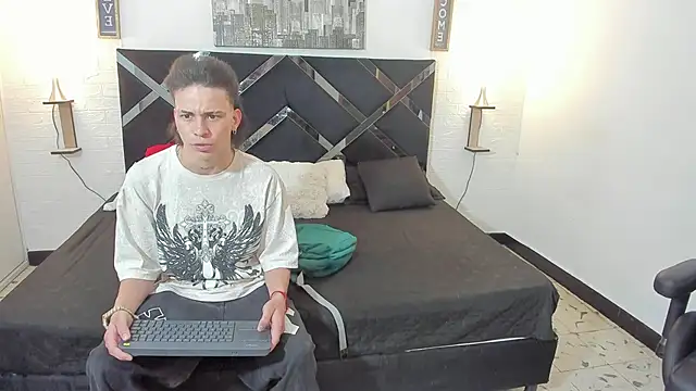 toyboys1 online show from September 22, 3:05 am