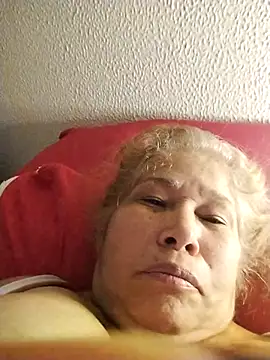 Snapshot of girl_amada chatting on October 17, 5:21 am girl amada online show from October 17, 5:21 am