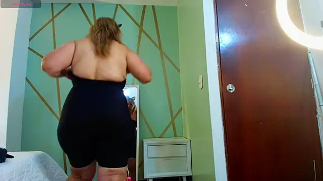 Snapshot of girl_amada chatting on September 11, 2:12 am girl amada online show from September 11, 2:12 am