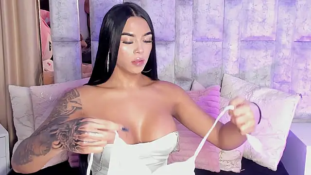 Snapshot of karol_noa chatting on October 20, 11:24 am karol noa online show from October 20, 11:24 am