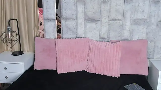 Snapshot of karol_noa chatting on September 18, 11:42 am karol noa online show from September 18, 11:42 am