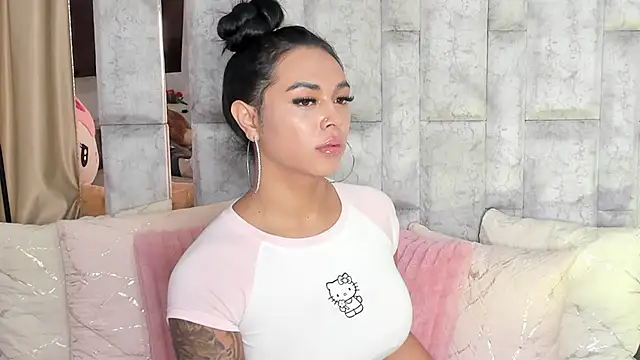 Snapshot of karol_noa chatting on October 1, 11:37 am karol noa online show from October 1, 11:37 am