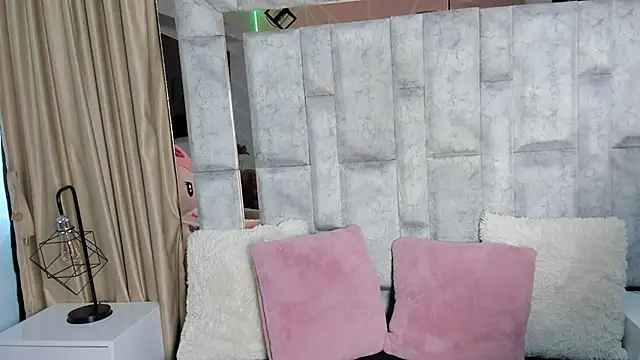 Snapshot of karol_noa chatting on October 21, 11:47 am karol noa online show from October 21, 11:47 am