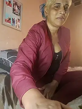 Snapshot of Goodgirlsue_77 chatting on October 28, 8:31 am Goodgirlsue 77 online show from October 28, 8:31 am