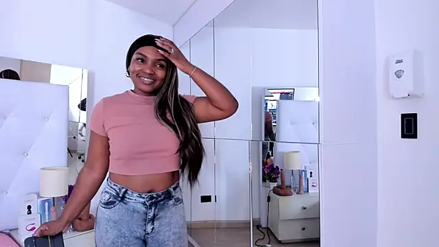 Isla Scott online show from November 13, 11:31 am