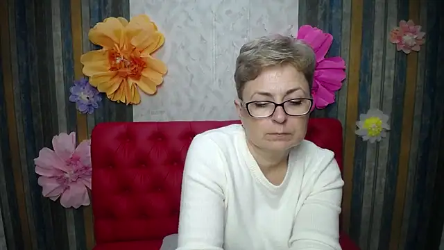 EmiliaGree online show from April 19, 6:10 pm