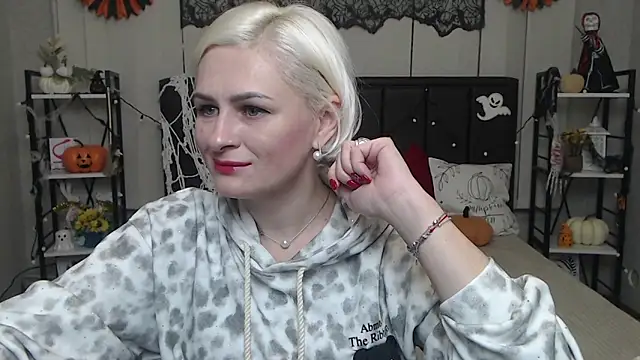 OliviaHorst online show from November 2, 6:33 pm