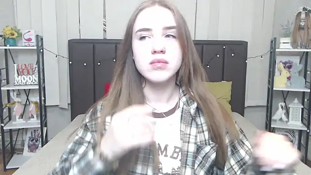 Snapshot of LauraHlot chatting on October 19, 5:53 am LauraHlot online show from October 19, 5:53 am