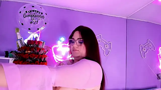 Snapshot of Camiila_Osorio chatting on October 4, 8:46 pm Camiila Osorio online show from October 4, 8:46 pm