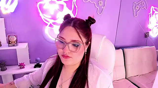 Snapshot of Camiila_Osorio chatting on October 6, 8:24 pm Camiila Osorio online show from October 6, 8:24 pm