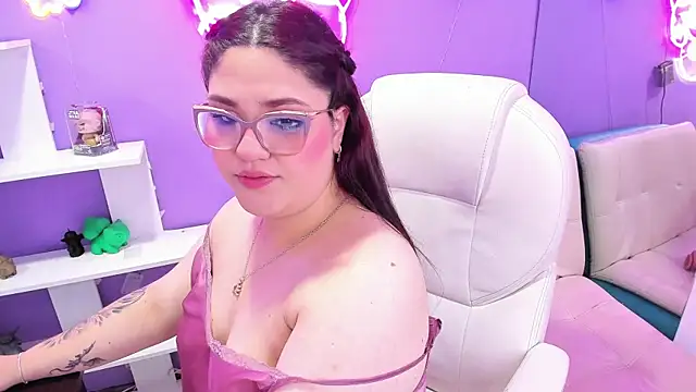 Snapshot of Camiila_Osorio chatting on September 11, 8:09 pm Camiila Osorio online show from September 11, 8:09 pm