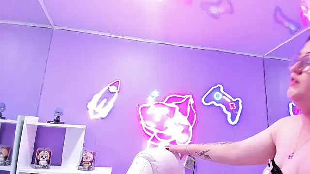 Snapshot of Camiila_Osorio chatting on September 9, 7:46 pm Camiila Osorio online show from September 9, 7:46 pm