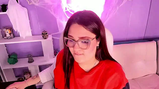 Snapshot of Camiila_Osorio chatting on October 16, 7:49 pm Camiila Osorio online show from October 16, 7:49 pm