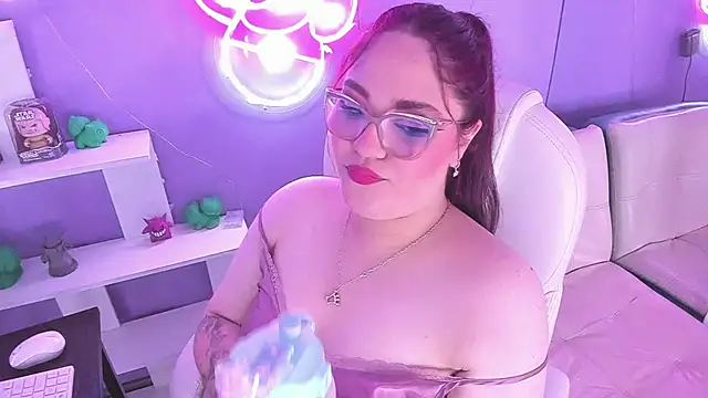 Snapshot of Camiila_Osorio chatting on September 30, 7:52 pm Camiila Osorio online show from September 30, 7:52 pm