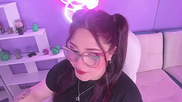 Snapshot of Camiila_Osorio chatting on September 26, 7:55 pm Camiila Osorio online show from September 26, 7:55 pm