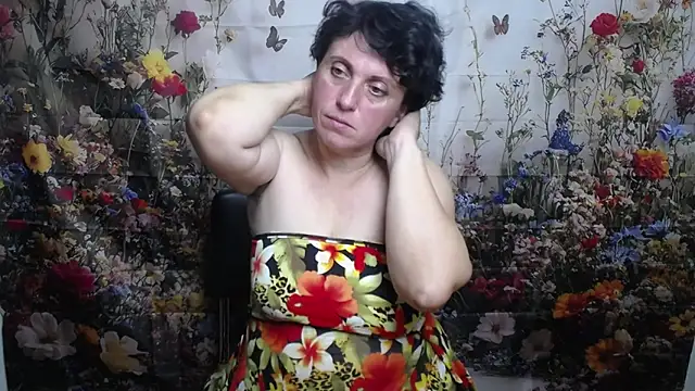 LuciaMii online show from October 6, 5:07 pm