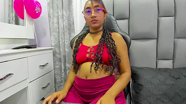 Snapshot of MurphyAngelina chatting on November 2, 5:33 am MurphyAngelina online show from November 2, 5:33 am