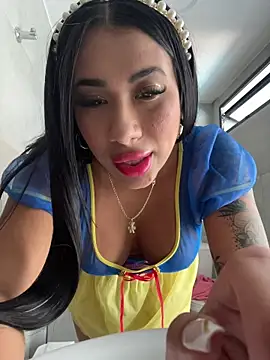 Snapshot of kiim_taaylor chatting on October 13, 3:14 pm kiim taaylor online show from October 13, 3:14 pm