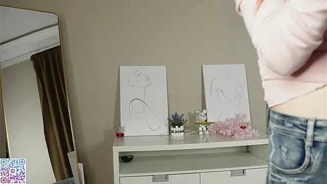 Snapshot of GenovesDi chatting on October 20, 5:05 pm GenovesDi online show from October 20, 5:05 pm