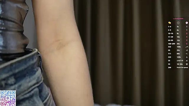 Snapshot of GenovesDi chatting on September 21, 5:44 pm GenovesDi online show from September 21, 5:44 pm