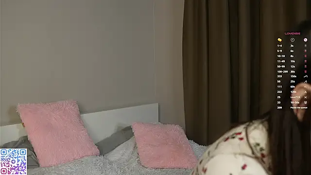 Snapshot of GenovesDi chatting on September 28, 5:18 pm GenovesDi online show from September 28, 5:18 pm