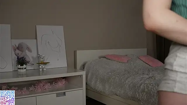 Snapshot of GenovesDi chatting on October 9, 5:17 pm GenovesDi online show from October 9, 5:17 pm