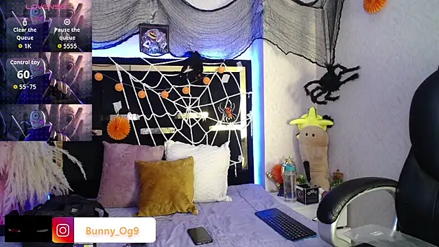 Snapshot of Bunny_O chatting on October 28, 10:03 pm Bunny O online show from October 28, 10:03 pm