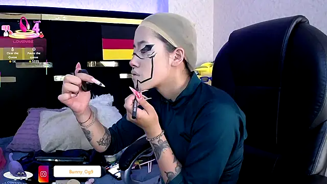 Snapshot of Bunny_O chatting on October 2, 9:42 pm Bunny O online show from October 2, 9:42 pm