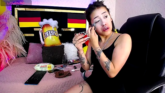 Snapshot of Bunny_O chatting on September 17, 8:40 pm Bunny O online show from September 17, 8:40 pm