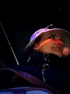 SweetLeila40 online show from April 6, 5:14 pm