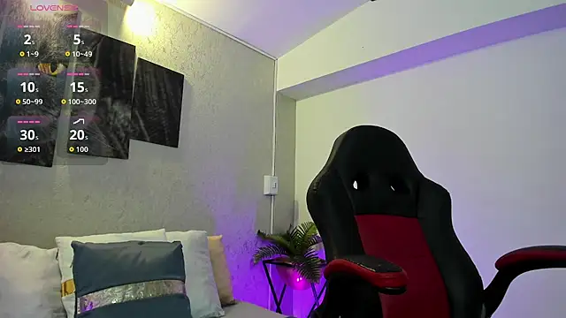 lilicooper  online show from October 21, 8:13 pm