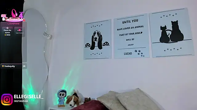 Snapshot of ElleGisellee chatting on September 20, 6:45 am ElleGisellee online show from September 20, 6:45 am