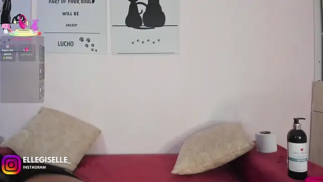 Snapshot of ElleGisellee chatting on October 1, 6:40 am ElleGisellee online show from October 1, 6:40 am