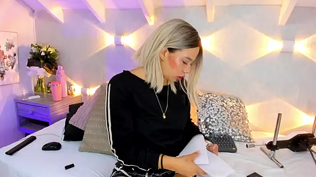 Martina Miiller online show from April 6, 1:23 pm