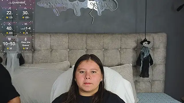 Snapshot of Laia_and_Aloby chatting on October 28, 10:14 pm Laia and Aloby online show from October 28, 10:14 pm