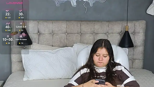 Laia and Aloby online show from November 6, 10:37 pm