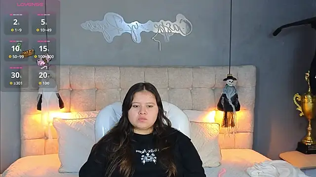 Snapshot of Laia_and_Aloby chatting on October 9, 10:25 pm Laia and Aloby online show from October 9, 10:25 pm