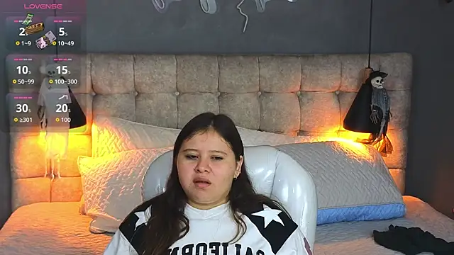 Snapshot of Laia_and_Aloby chatting on October 22, 10:26 pm Laia and Aloby online show from October 22, 10:26 pm