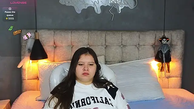 Snapshot of Laia_and_Aloby chatting on October 14, 10:34 pm Laia and Aloby online show from October 14, 10:34 pm