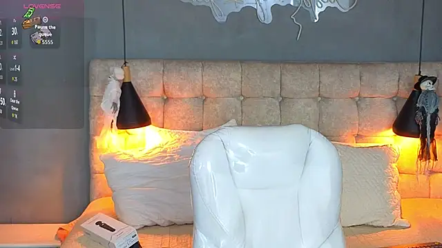 Snapshot of Laia_and_Aloby chatting on October 15, 10:45 pm Laia and Aloby online show from October 15, 10:45 pm