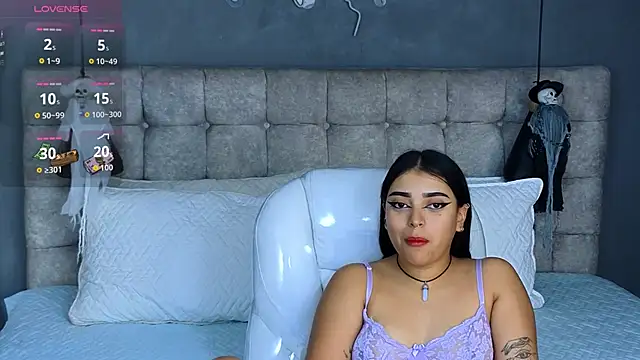 Snapshot of Laia_and_Aloby chatting on October 29, 10:23 pm Laia and Aloby online show from October 29, 10:23 pm