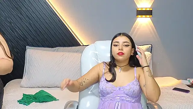 Laia and Aloby online show from February 7, 10:57 pm