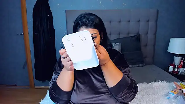 Snapshot of AmyCubes chatting on October 14, 4:37 am AmyCubes online show from October 14, 4:37 am