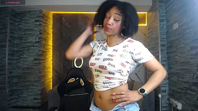 Snapshot of Violeth_b chatting on October 9, 1:37 pm Violeth b online show from October 9, 1:37 pm